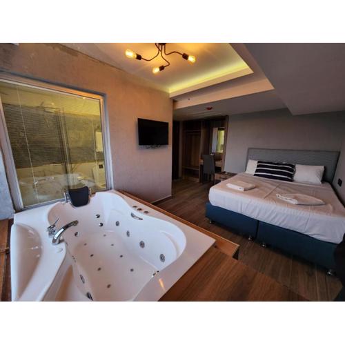 Martin City Hotel