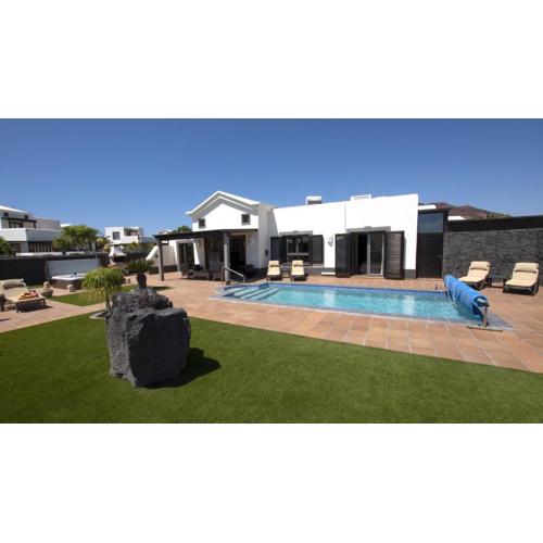 Marvelous Playa Blanca Villa 2 Bedrooms Villa Kagura Spacious Sun Terrace Outdoor Pool, Hot Tub And Bbq Montana Roja