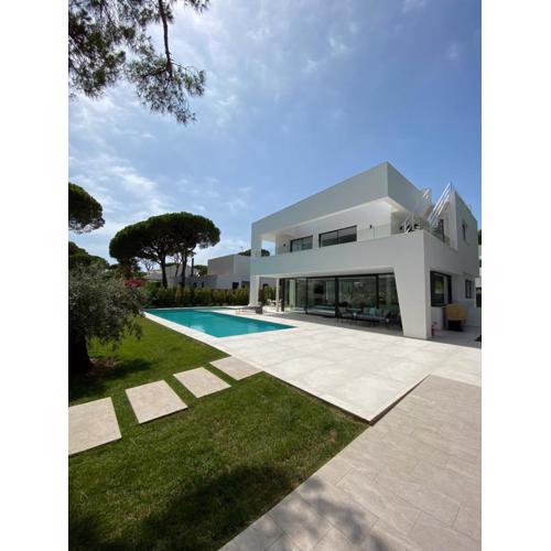 Mas del Cullou, moderne Villa in Andalusien, in der Nähe vom Meer