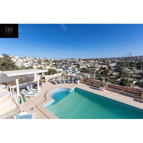 Massive Villa Pool area with VIEWS, WIFI with BBQ by 360 Estates
