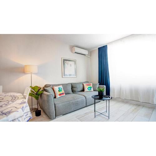 Maxim Sofia Center 1BDR Apartment Next to SUBWAY STATION and MALL SOFIA