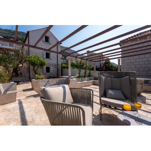 Maxima Comoda luxury villa