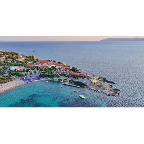 Maya Bistro Hotel & Beach