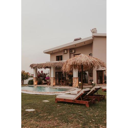 Maya pool & mountain view villa