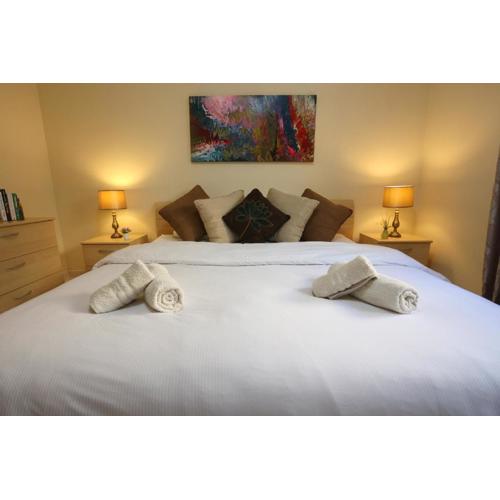Mayfair Cosy 2BR Apartment