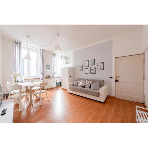 Mazzini 12, Elegant Central Apartment with Free Private Garage 800 m, Air Conditioning, Wi-Fi, Just 100 m from the Public Beach