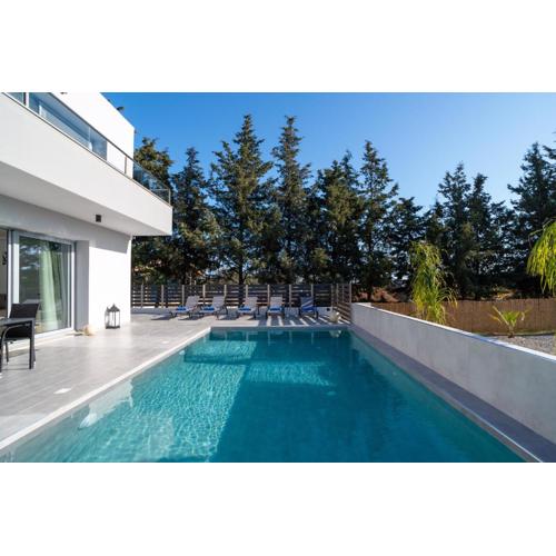 M&B Luxury Villa