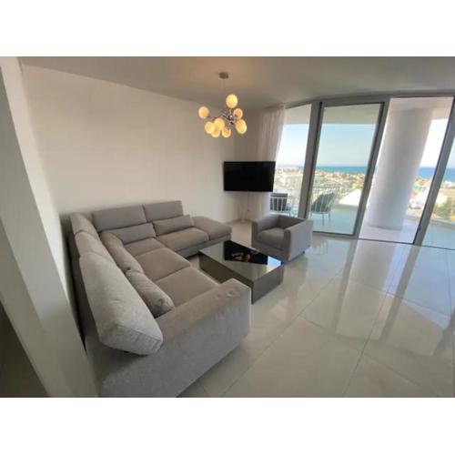 McKenzie 2 bedrooms Seaview Residence