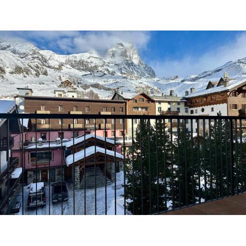 MCX Vacation Rental - Maison Cian, Appartamento con balconi panoramici nel cuore di Breuil Cervinia