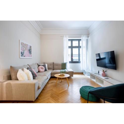 Meadows - Luxury 3-Bedroom Apartment in Athens