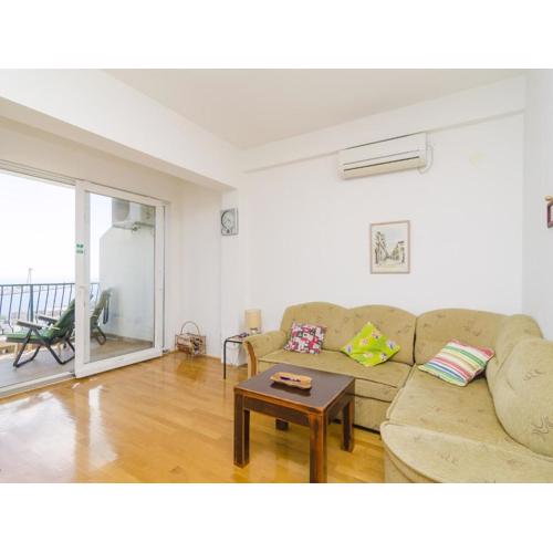 Medi Apartment - Two-Bedroom Apartment with Terrace and Sea View