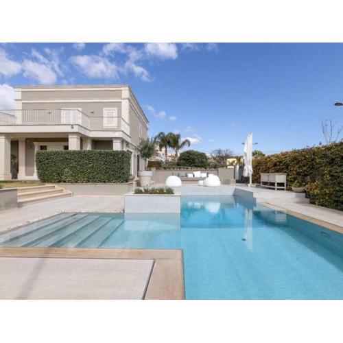 Mediterranean - Style Villa in Olbia - 5 Bedrooms, Pool, Garden