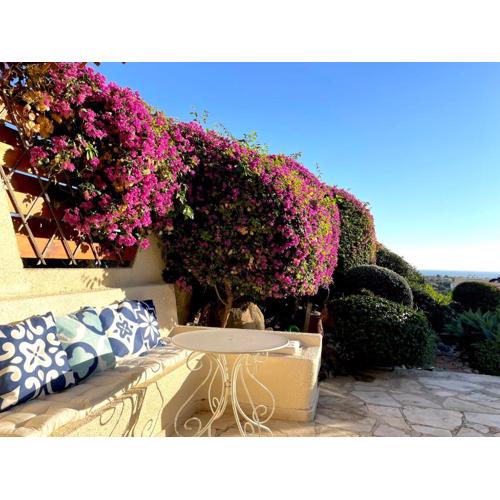 Mediterranean Cottage, Sea View, Great Location