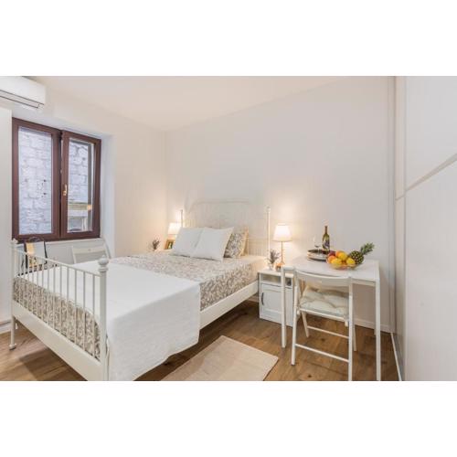 Mediterranean Vintage Room