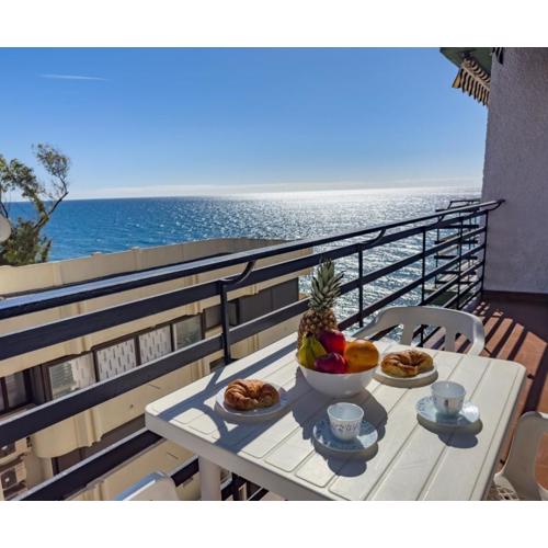 Mediterráneo 6 9 Charming Beachfront 1Bedroom with Stunning Sea Views