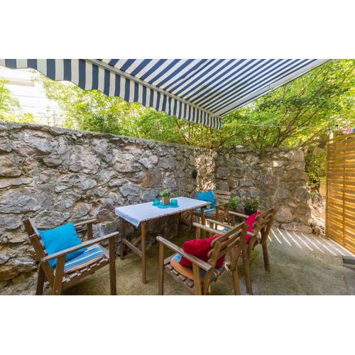 Mediterranes Apartment mit drei Terrassen, Grill, WiFi - nur 500 Meter zum Strand