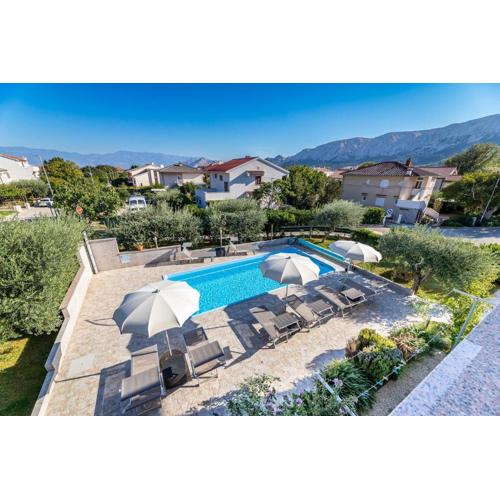 Mediterranes Apartment mit Pool, Grill, Liegen - nur 400 Meter zum Strand