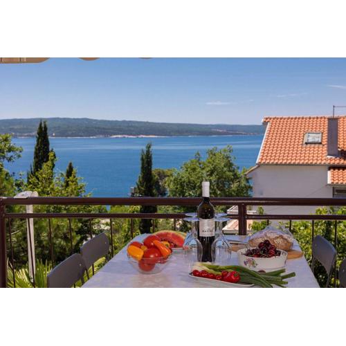 Mediterranes Apartment nur 150 Meter zum Strand mit Meerblick, Grillbereich, Privatparkplatz, WiFi