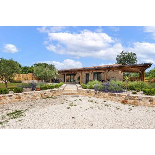 Mediterranes Ferienhaus mit 3 Klimaanlagen und privatem 1000m2 Garten