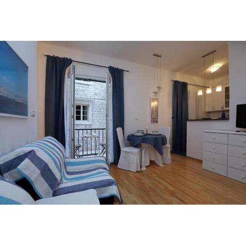 Medulić studio for 2 in old town with free parking