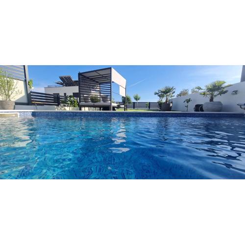 MEERBLICK DUPLEX POOL-VILLA REGIRMA DELUXE bis 8 Personen