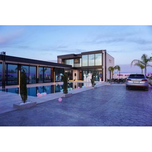 Mega Luxury Villa