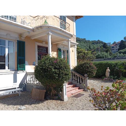 Meine Sonne Riviera Cottage, apartment in historic villa