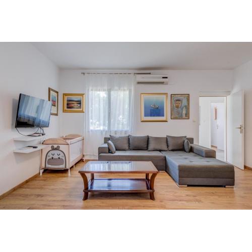 Meje seafront suite