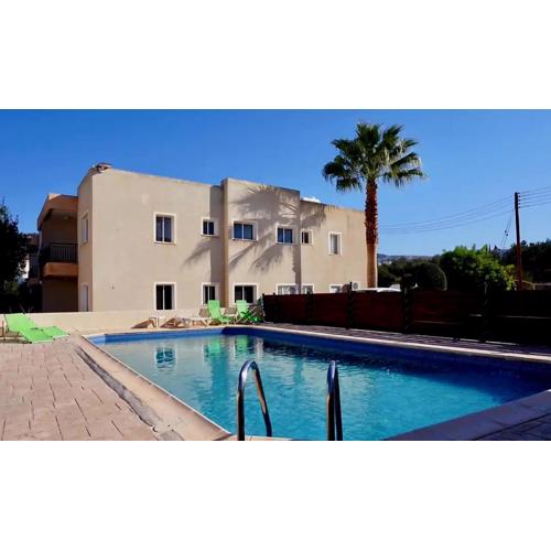 Melania Modern Apart with pool near CORAL BAY, Pafos