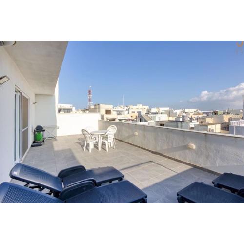 Mellieha 2 BDR Apartment Large Terrace & BBQ Area