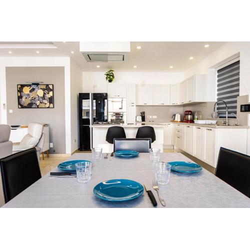 Mellieha, Luxury 3 Bedroom Azure Maisonette