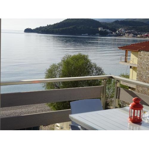 Menikos Apartments