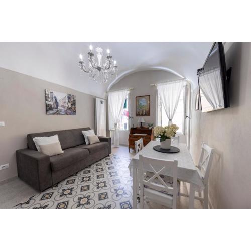 Menotti Holiday House