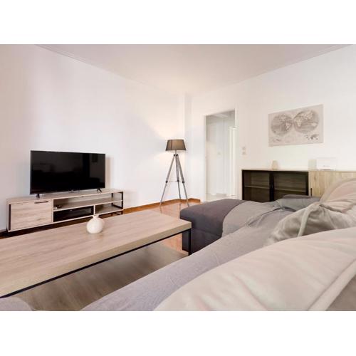 Metamorfoseos Spacious 120sqm apt in Alimos