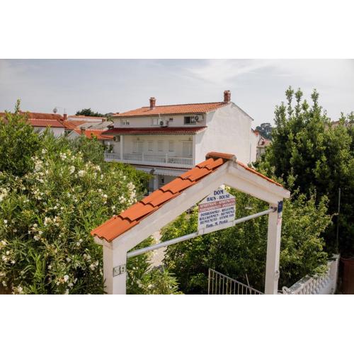 Metka Holiday Home