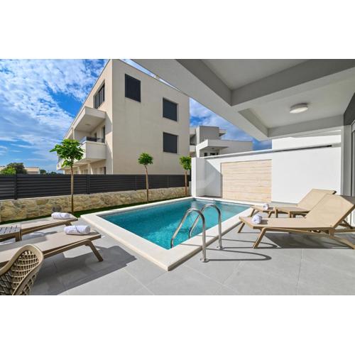Mila luxury apartment with private pool