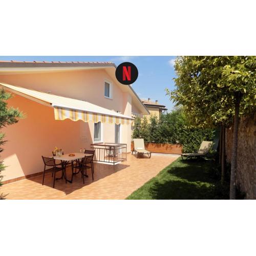 MillyHolidays - Apartment Sunflower - Center - Nearby Beach - Private Garden - Spa Pool