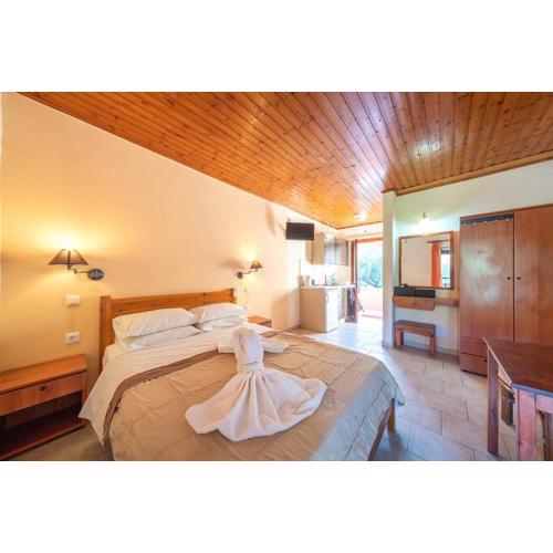 Mimosa Apartments with Pool