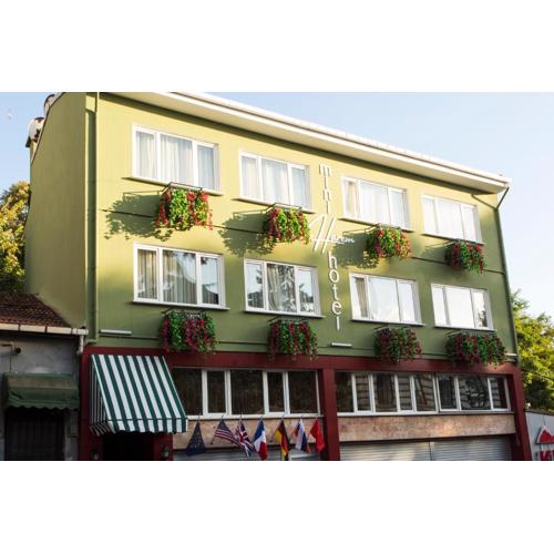 Mini Harem Hotel