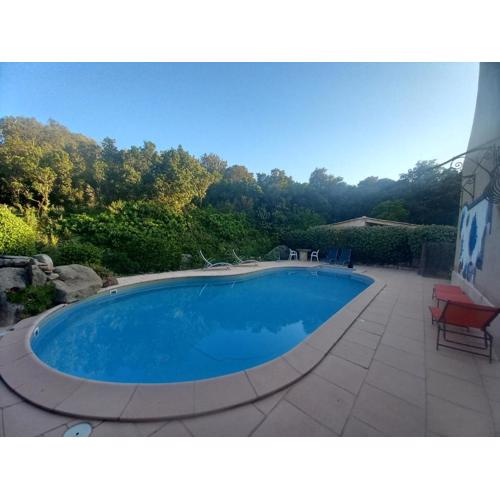 mini villa studio 1 pièce 21 m2 pour 2 personnes piscine partagée climatisation