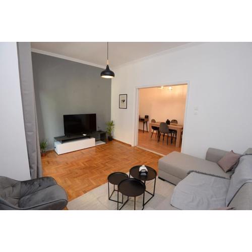 Minimal apartment in koukaki