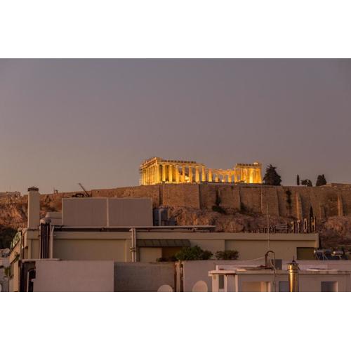 Minimal apartment on the shadow of the Acropolis