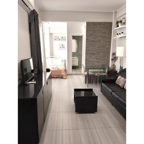 Minimal Downtown Apartment A by MPS