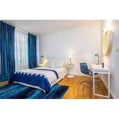 Minimalist Hidden Gem Spacious flat in center