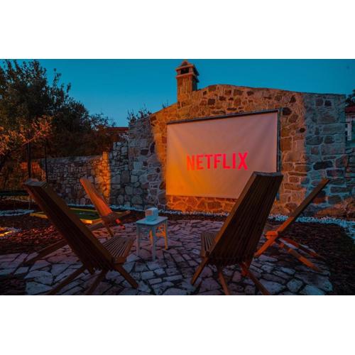 MINIQ HOMES 103 - Stone House with Garden Cinema, Barbecue, Mini Golf