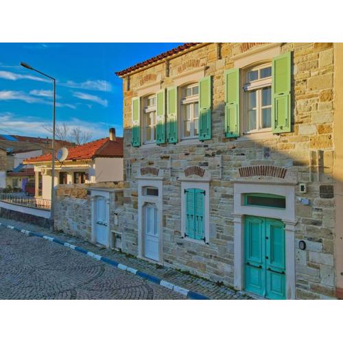 MINIQ HOMES 105 - Golf, Cinema, BBQ, Foça Center 2BR Stone Home
