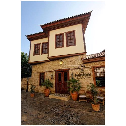 Minyon Hotel