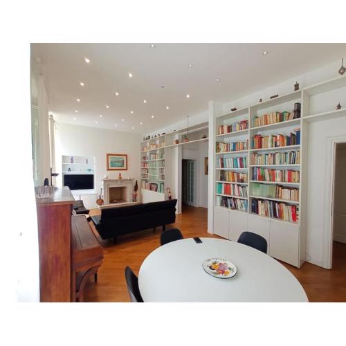 Minzoni: quiet, bright & central apartment