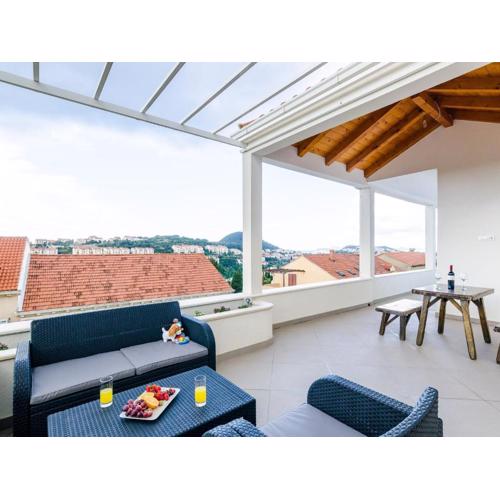 Miracle Apartments - Comfort Studio Apartment with Terrace and City View