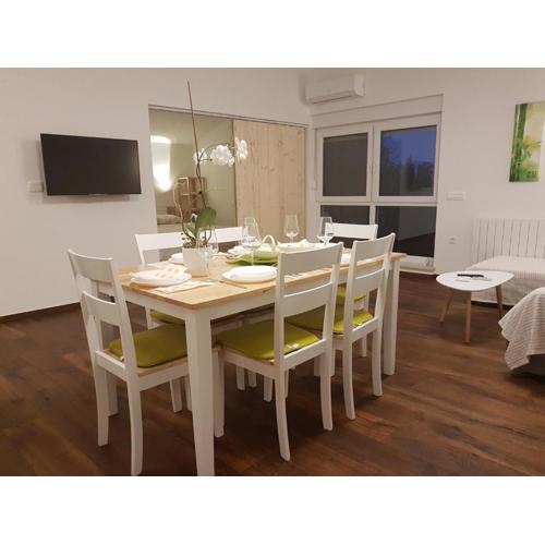 Miran odmor u srcu Pule! Apartman Iva 60m2.